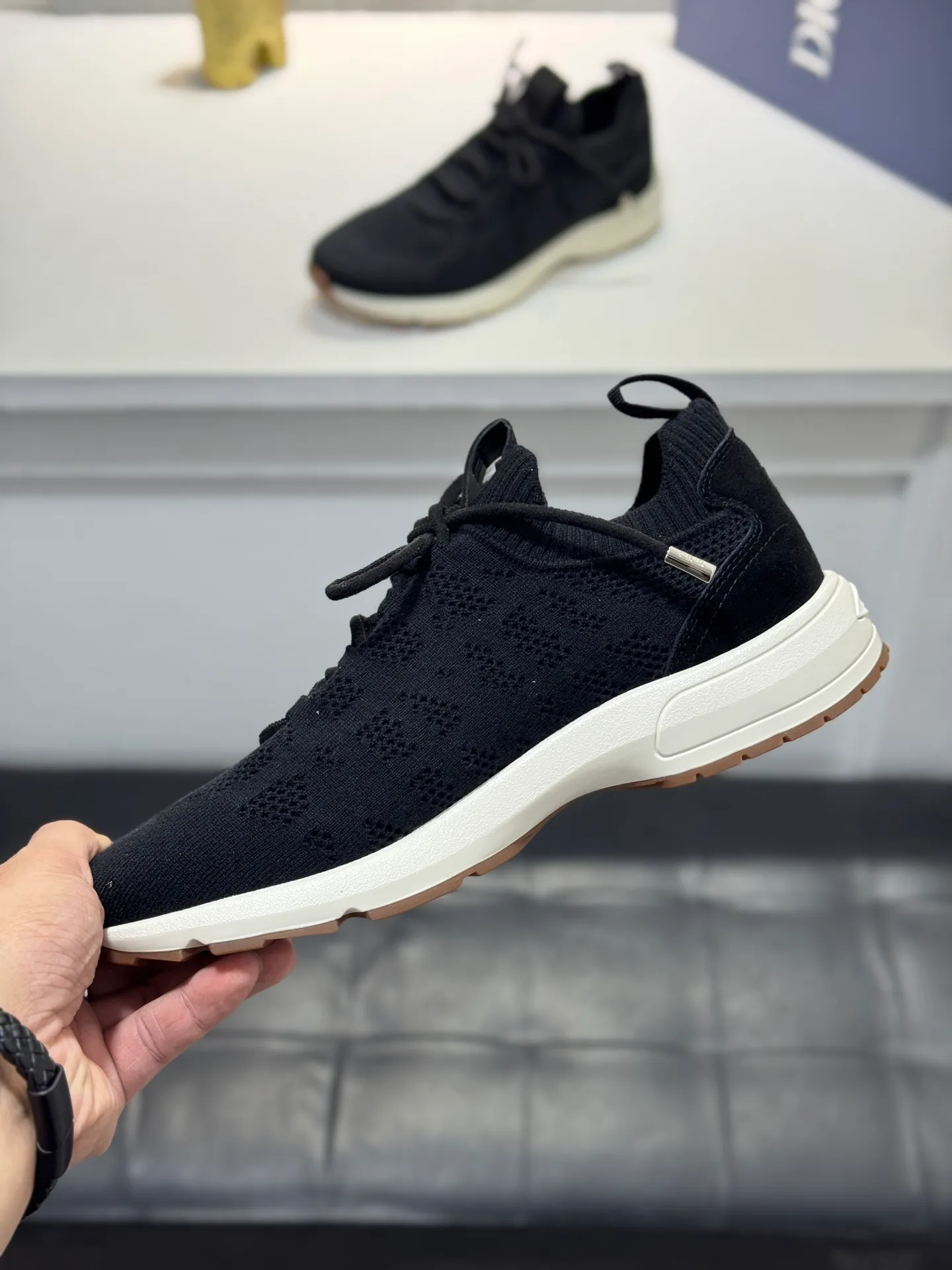 Men's shoes💰400【New style】🎠🎠Dior🔍Top purchasing agent🇮🇹 Di The new super-popular sneakers from the popular sneakers are synchronized with the new counters. The uppers are made of flying woven fabrics, and the logo logo on the tongue is perfectly reproduced with complex craftsmanship that is a must-have for fashionistas. The soles: the original soles are specially provided by the original factory, and the exclusive molded soles are super comfortable. The original factory orders, 🔍🔍multiple colors are available, you can go in and out of the counter at will, welcome to compare, a must-have for fashionable men. Code number: 38-44 (45 customized